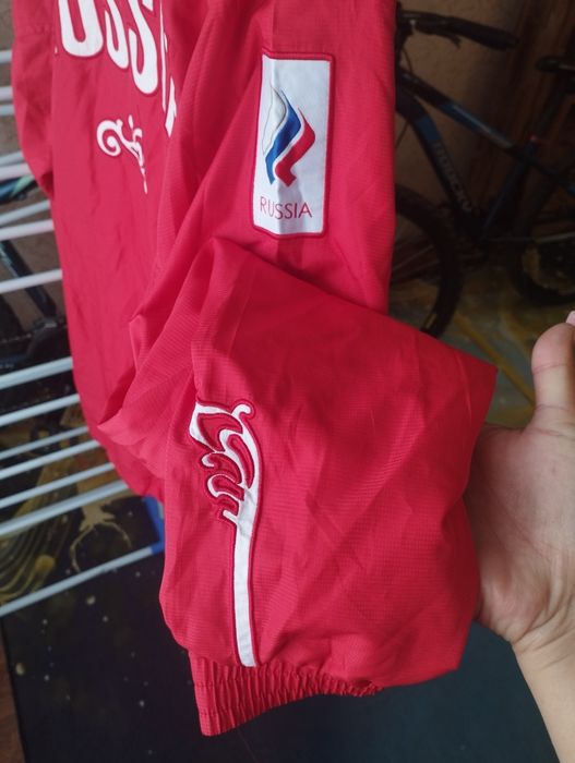 Продам спортивный костюм
