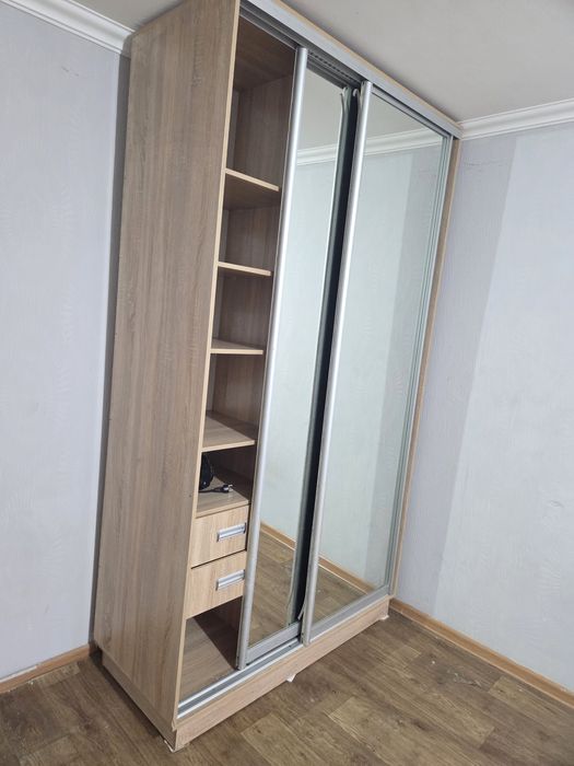 Шкаф купэ с зеркалом