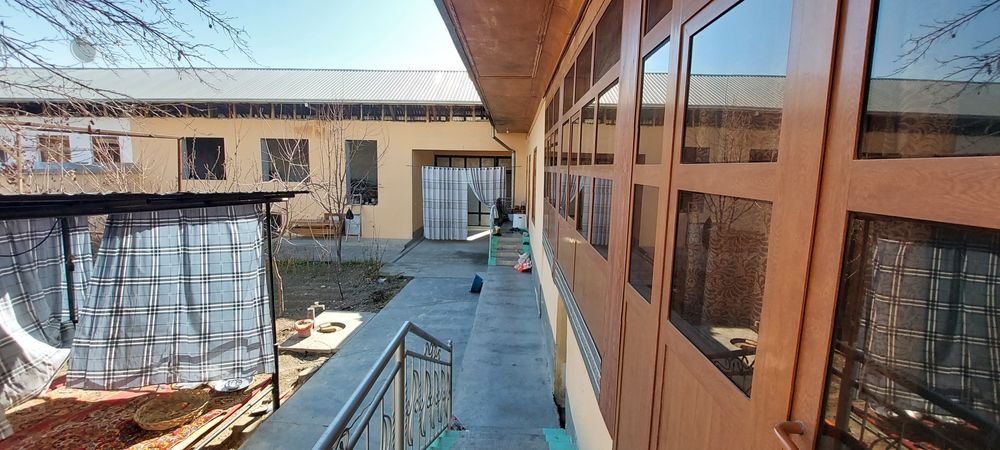 Уй сотилади.   общий 11 хона уй. 1та  хаммом .  Андижон шахар