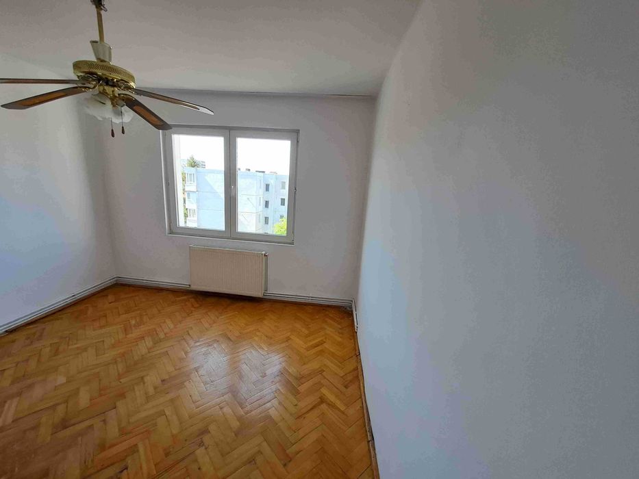Vand apartament 3 camere, Tg. Mures, Rozmarinului — fotografia 3