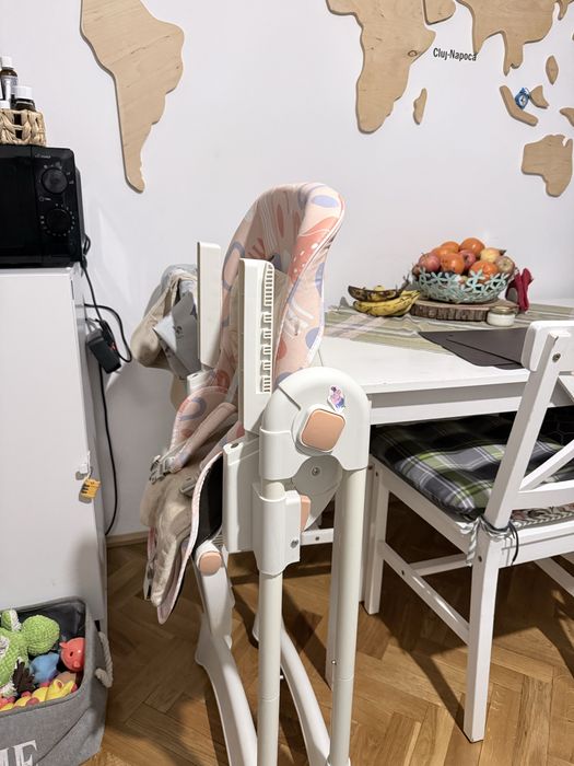 Scaun de masă KinderVibe pliabil, reglabil, 6 luni+ – stare foarte bună