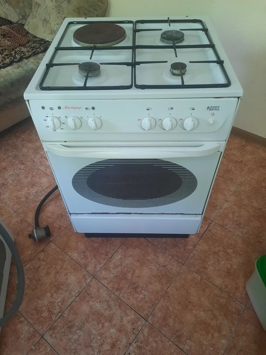 Продам газ плиту