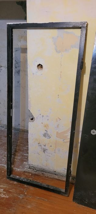 Дверь входная железная