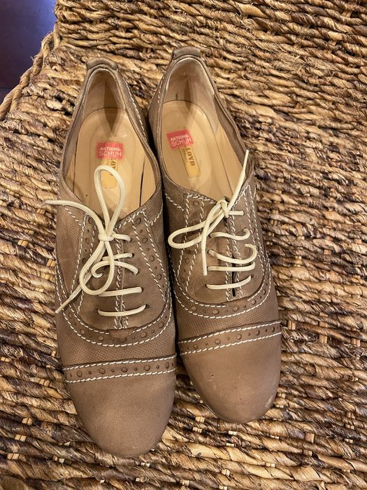 Pantofi cu siret Lloyd.