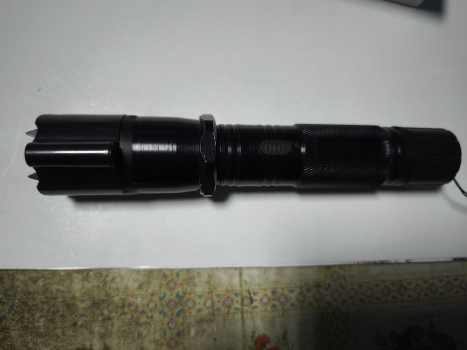 Lanterna cu laser si electrosoc