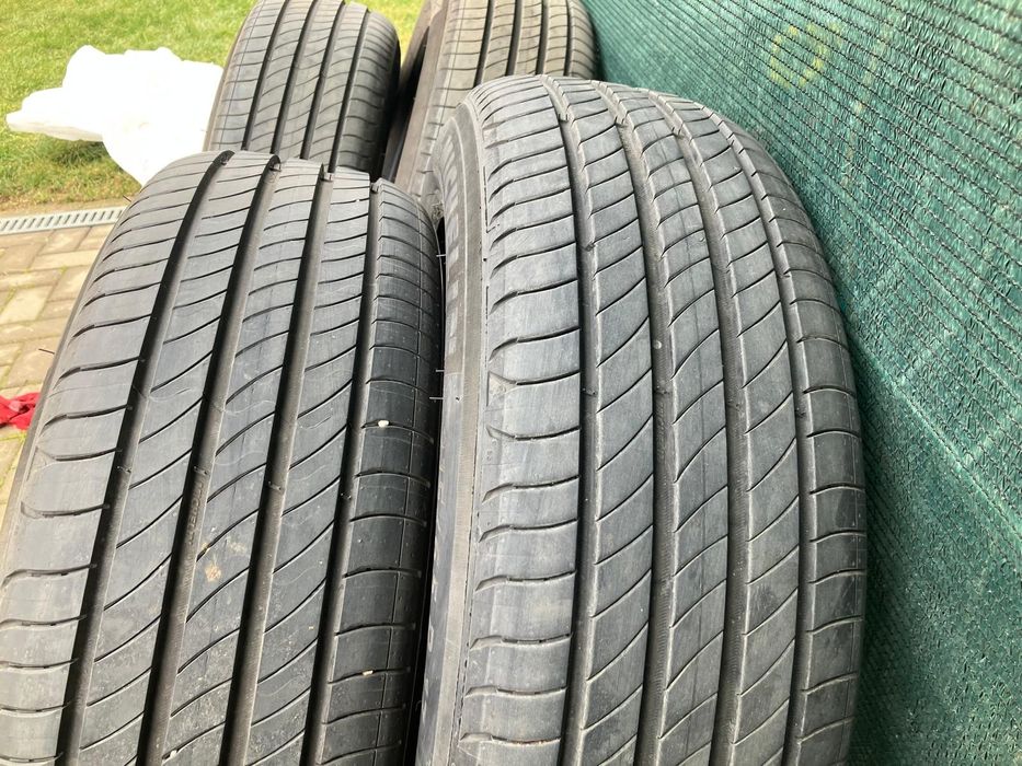 Michelin Primacy 4 vara,  215 65 R17 , noi, DOT 2325