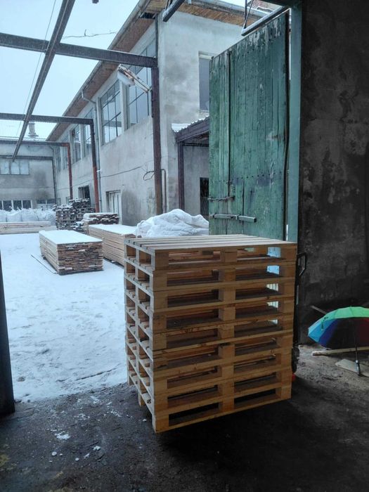 Дървени палета и скари