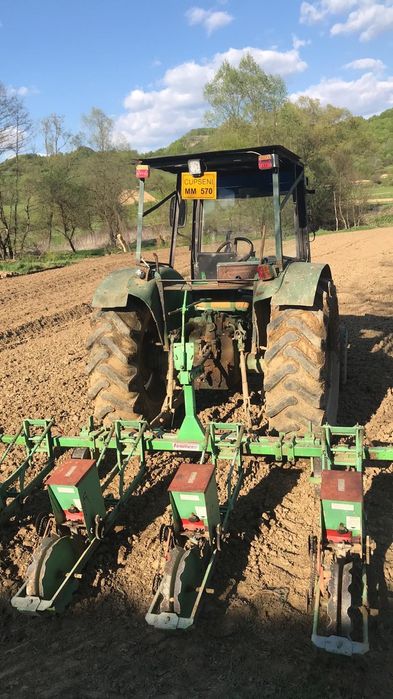 Vând tractor john deere
