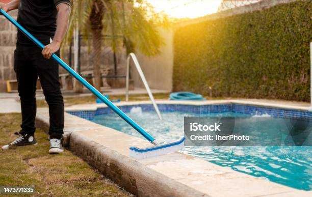 Профессиональная чистка бассейнов