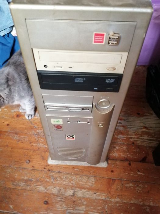 Компютър 2 броя и монитор
Samsung SyncMaster 930BF