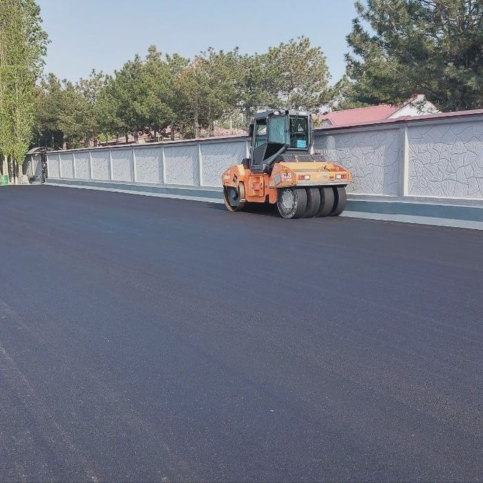 Asfalt yotqizib beramiz zamonaviy texnikalar mavjud.