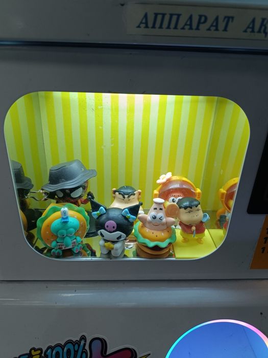 Аппарат с игрушками Гашапон