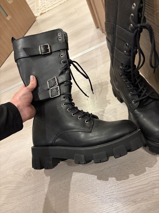 Два чифта боти тип кубинки