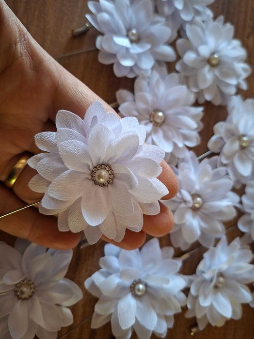 Брошки за повод