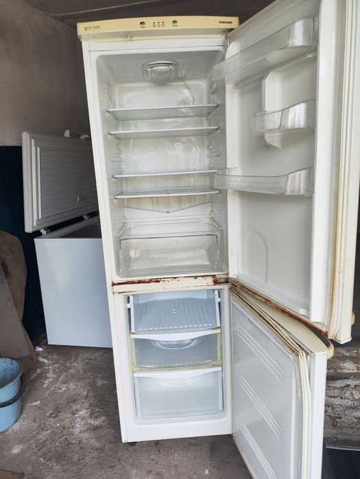 Холодильник Samsung