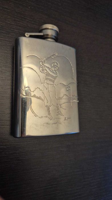 Sticla de buzunar din inox, gravura elemente golf, 3 oz