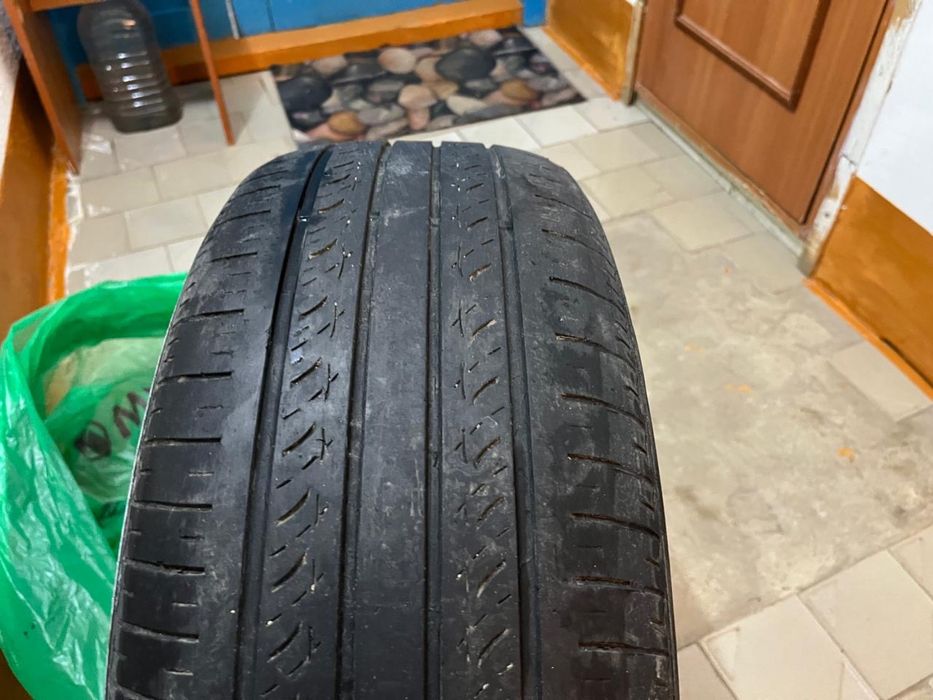 Продам б/у летнюю резину 235/55/18