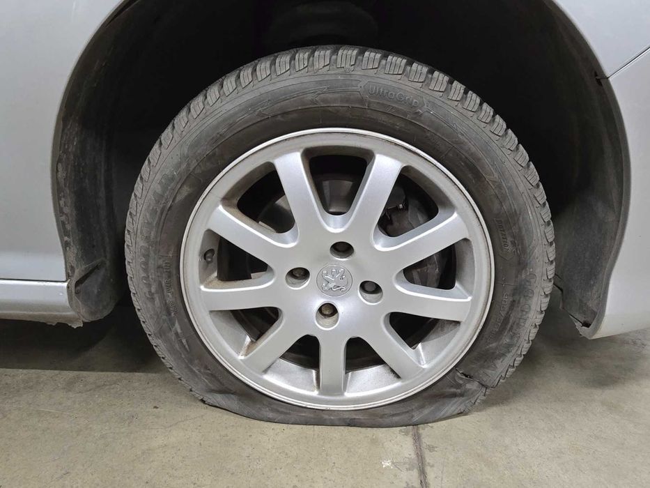4 бр. алуминиеви джанти 205/55 R16 за Пежо/Ситроен + 3 бр. зимни гуми Goodyear ДОТ 2021
