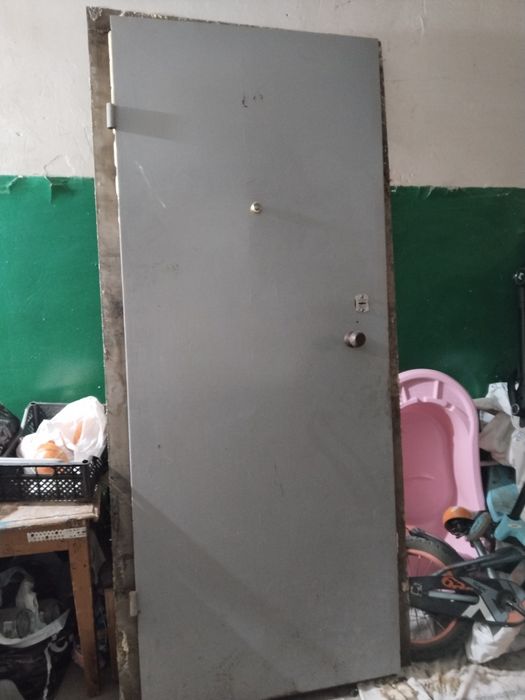 Входная железная дверь