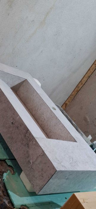 Мивка за баня изработена от гранитогрес