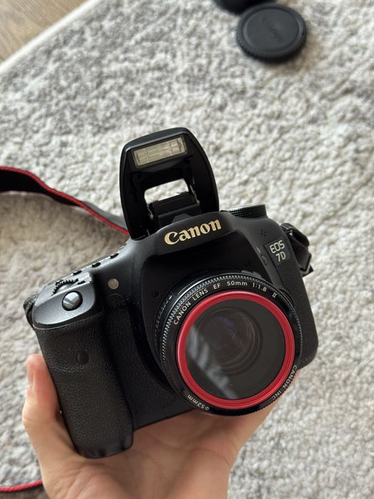 Canon EOS 7D + Canon EF 50mm f/1.8 + Accesorii – Kit complet