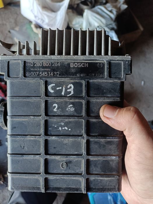 Запчасти на Мерседес124  м102 м103