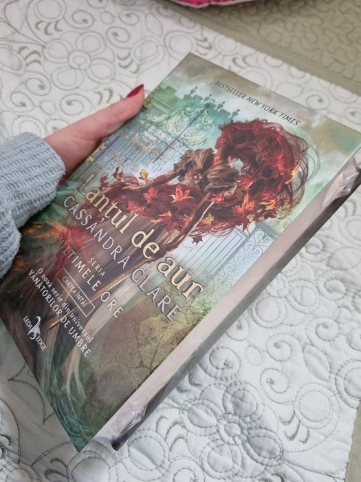 "Lantul de aur" de Cassandra Clare