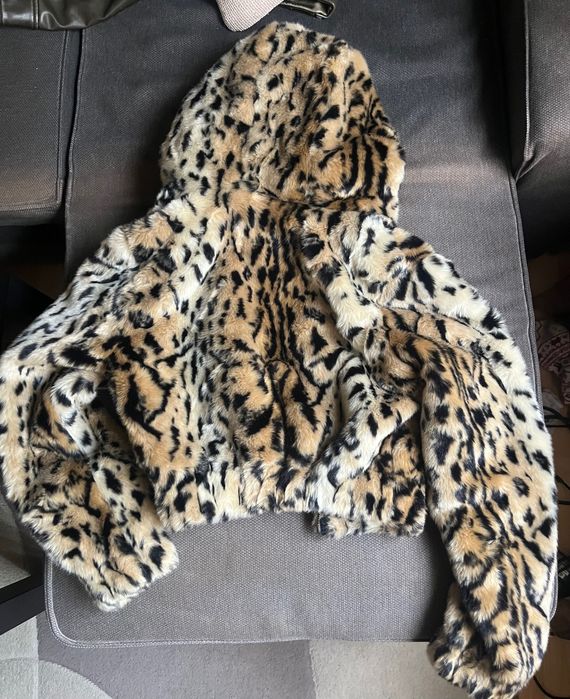 Късо пухено яке с леопардова шарка