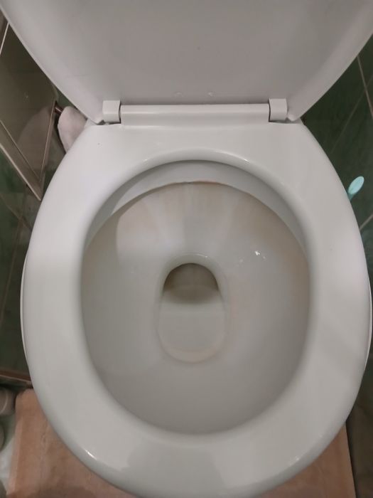 Продам унитаз с бочком