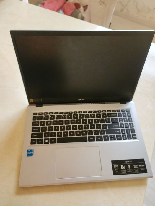 Продам почти новый ноутбук состояние идеальное