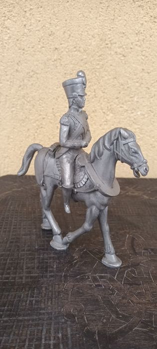 Statuie, metal neferos