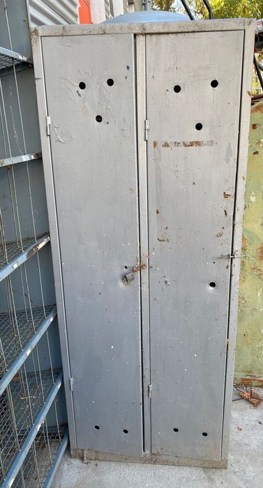 Метални шкафове - гардероби за съблекалня или каса за оръжие