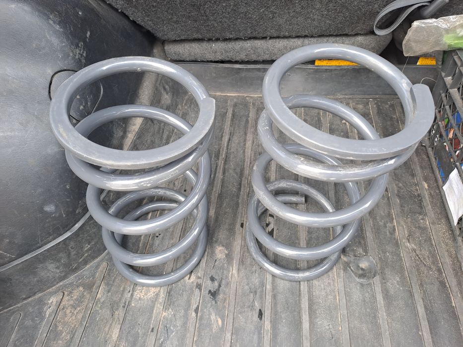 Продам усиленные пружины RAV4 20 кузов