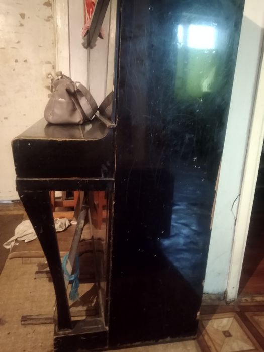 Пионино 8 Актава.19 век идеальном рабочем состояние с красного дерево.