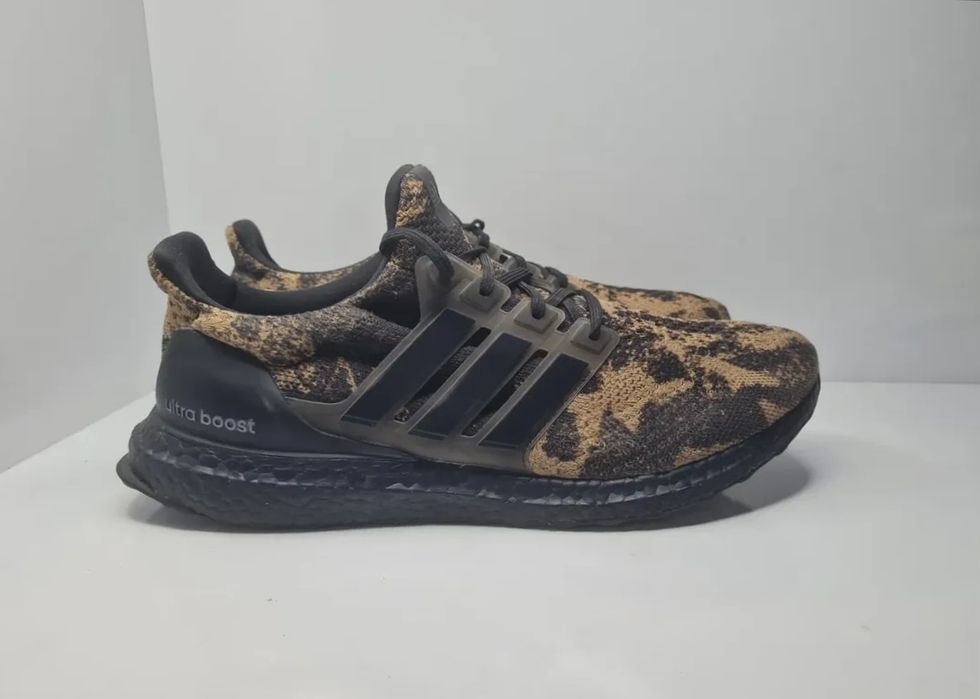 Маратонки Adidas UltraBoost Camo

Носени ,но в отлично състояние. 

Размер 45 1/3 стелка 29 см.

Цена 50 евро.