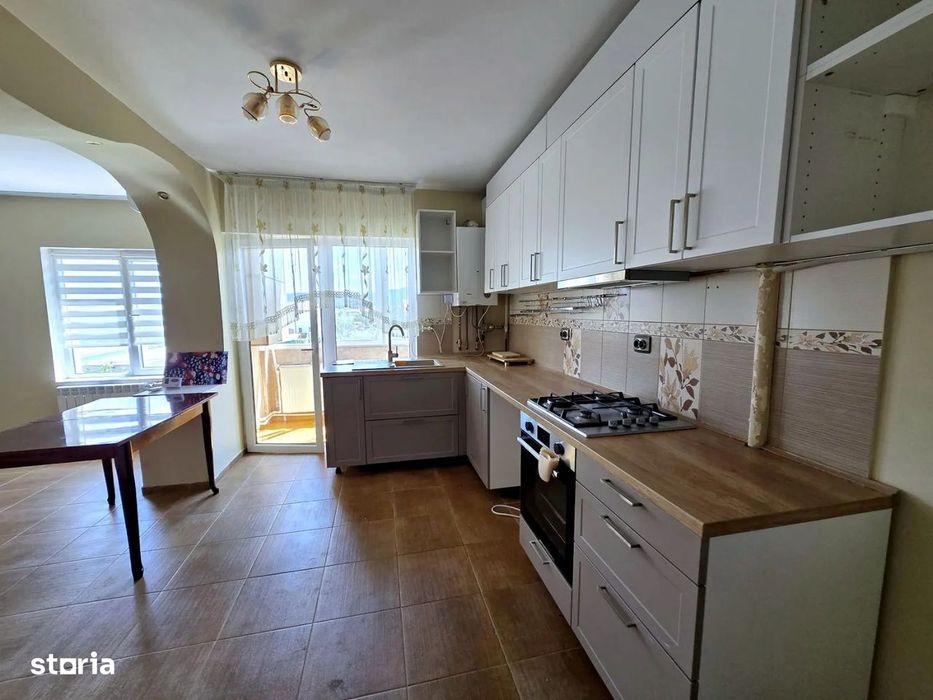 Apartament cu 3 camere,etaj 1, zona Sesul de sus — fotografia 1