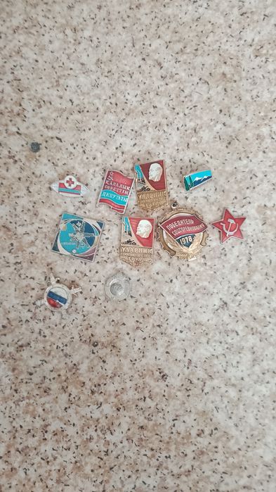 Продам телефоны , монеты разное