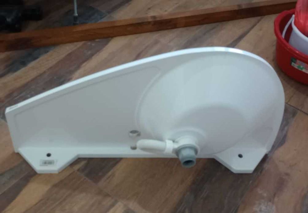 Vand cada Cersanit  si chiuveta Avocado Ravak, pentru bai mici