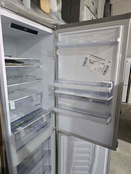 Нов инверторен хладилник с фризер Beko BEKO  RCNA366E40DZXBN, 324 л No Frost с диспенсър за вода