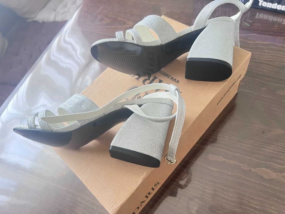 Сребристи летни обувки - нови - номер 37 (23 см)