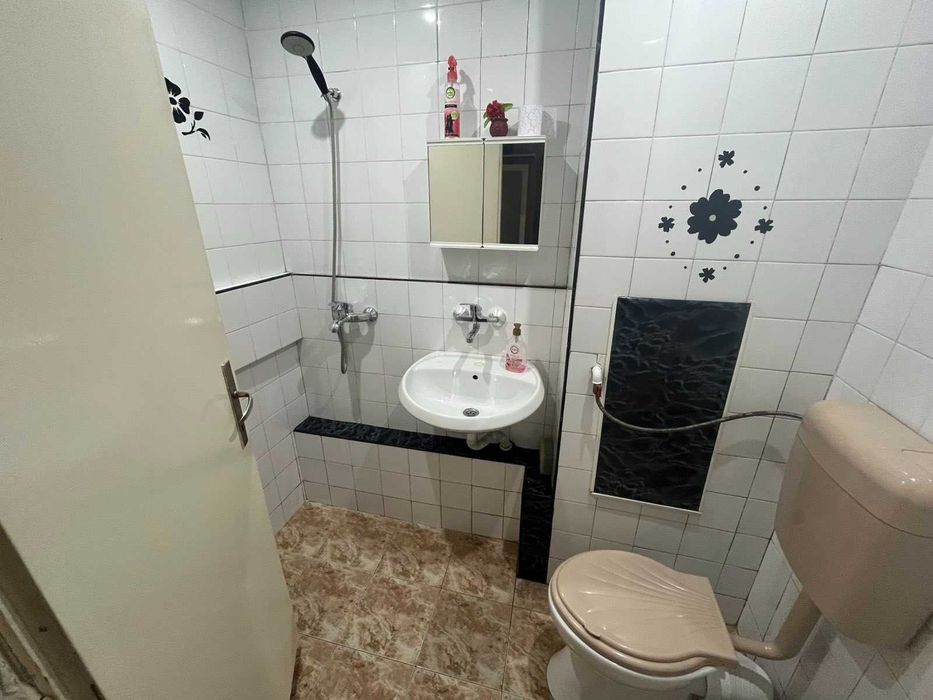 Продава се Двустаен апартамент в Търговище, Запад 2 - 66 кв.м за 1288 €/кв.м - Снимка #7