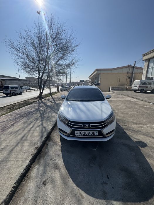 Lada vesta  ragi oq kiraska toza yurgani 4800 Metan 4 pakalena.  Aftam