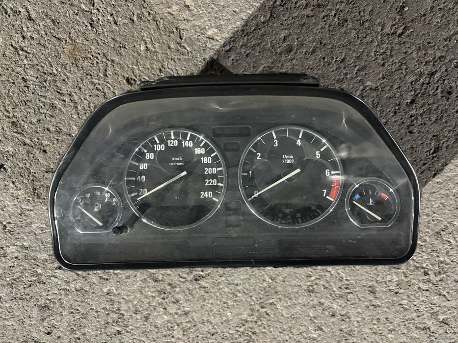 Продам приборку е34