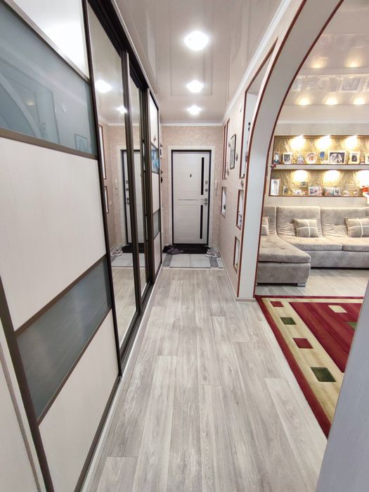 Продается 2-комн (9-43, 1 эт)