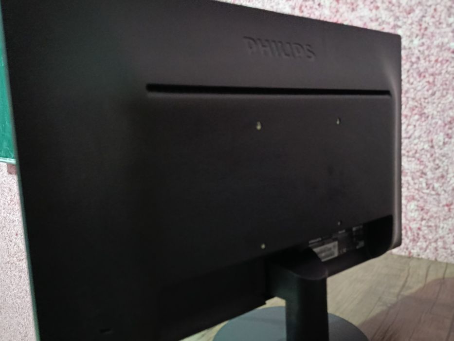 Monitor Philips 18.5 dyum (ekrani ishlamaydi )