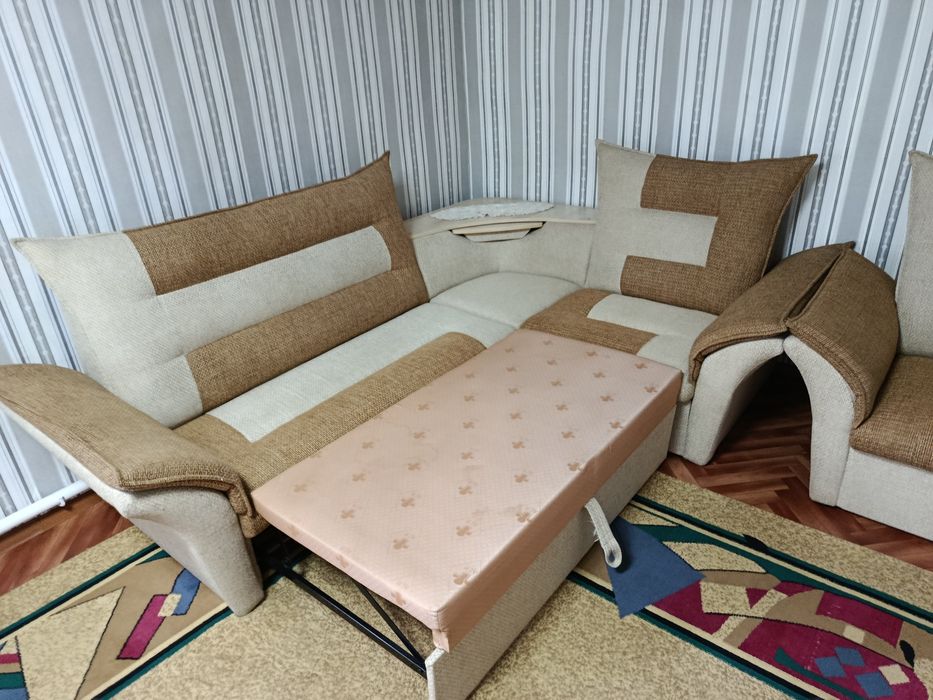 Продам Диван угловой.