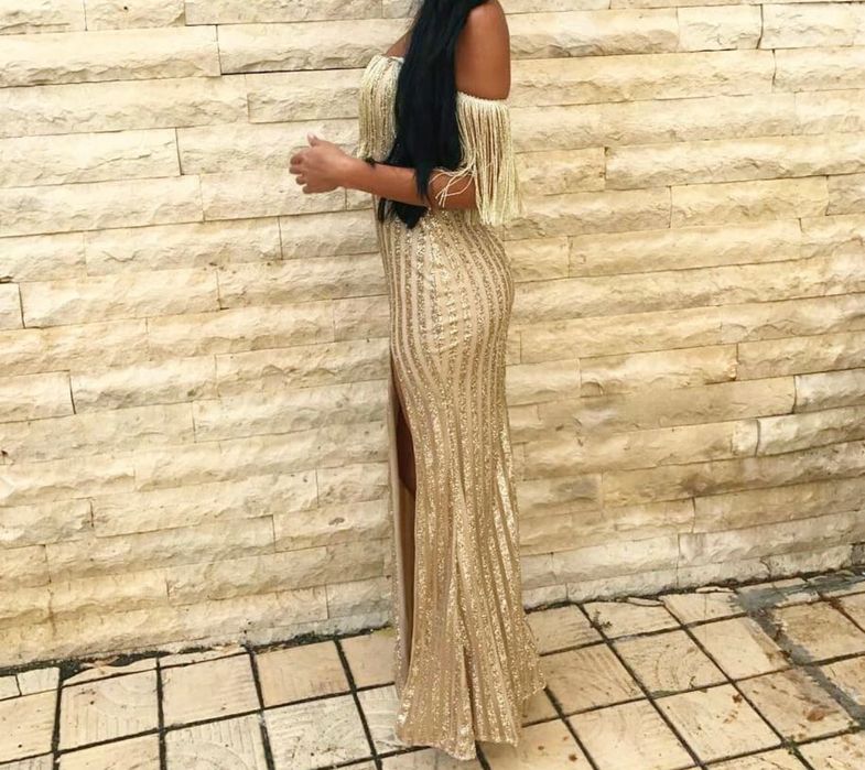 Златна бална рокля