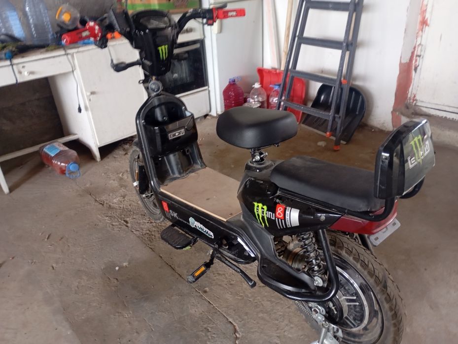 Продам электо скутер ск8