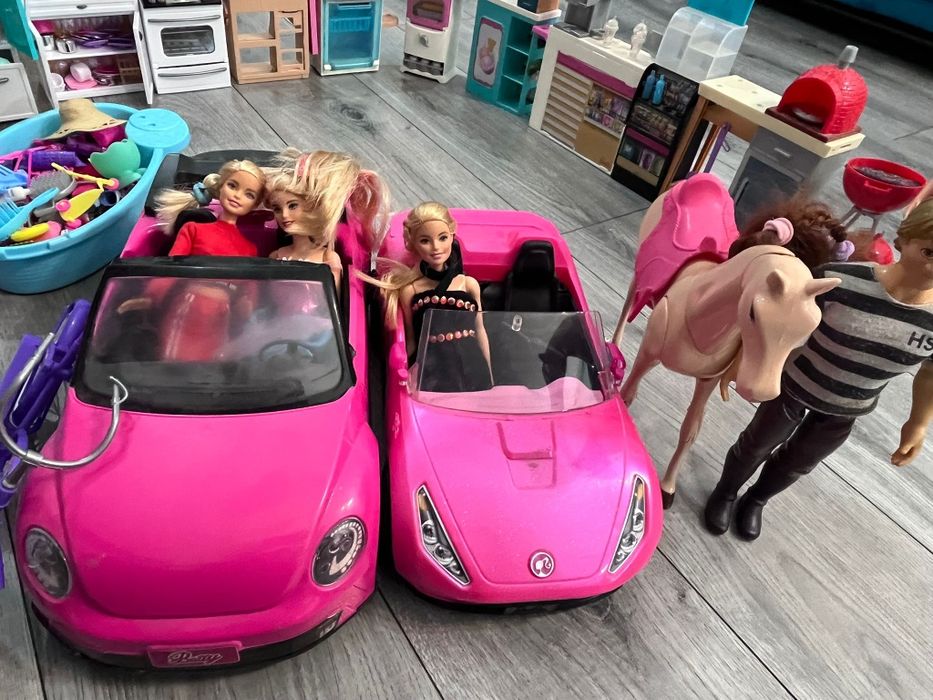 Set complet Barbie – casa mare + multe accesorii + masini + papusi