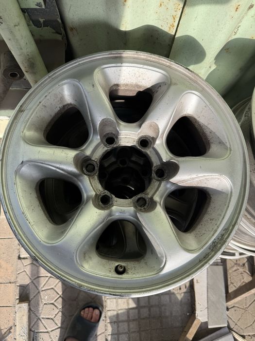 Диски от митсубиси паджеро делика и так далее 6 отверстии оригинал